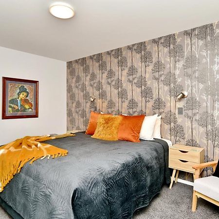 Brockworth Place - Christchurch Holiday Homes Zewnętrze zdjęcie